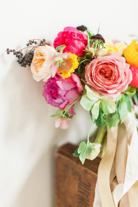 Summer flower ideas by Amy Osaba Events | Photo by Haley Sheffield | Read more -...
