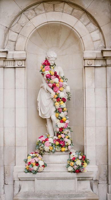 Flowers on a statue, please and thank you