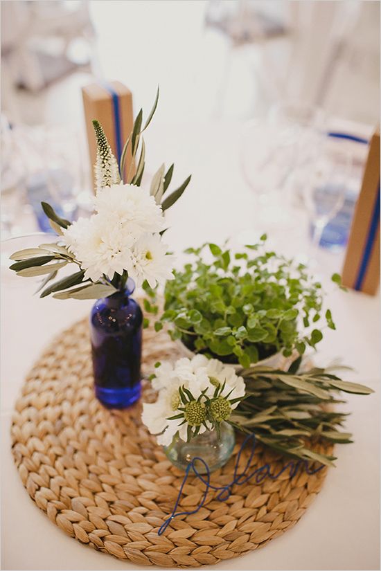 clean and natural lookingcenterpiece wedding chicks