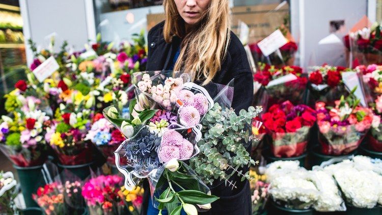 How to Make a Stunning Bouquet with Supermarket Flowers